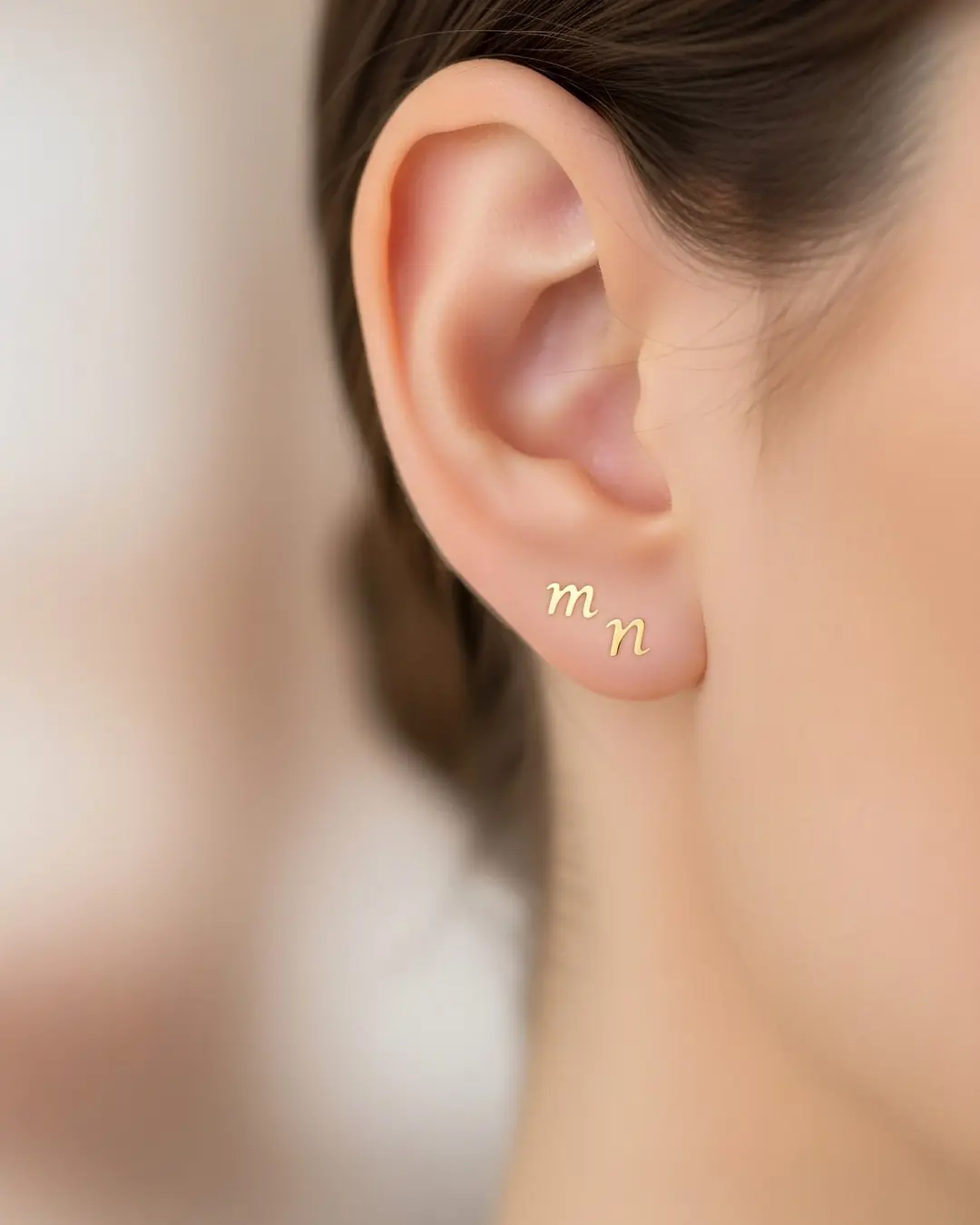 Minimalist Harf 14 Ayar Altın Küpe